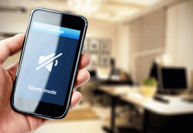 mobiele telefoon staat om stille modus