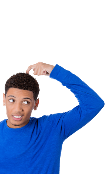 jongen met vinger op het hoofd