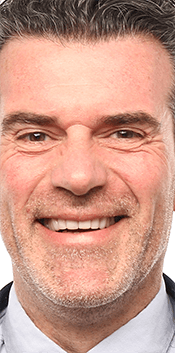 glimlachende man