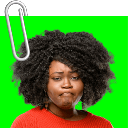 hoofd van meisje met afrokapsel
